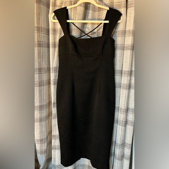 [8] Classic Minimal Little Black Dress - Picture 1 of 7